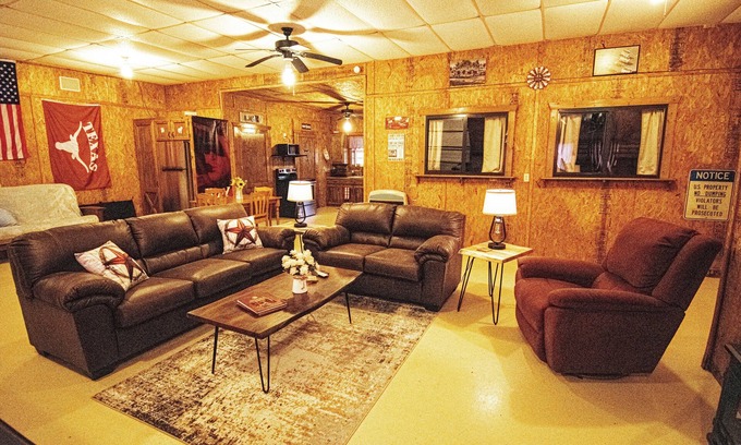 Pottsboro House | 3 bed Cabin by Lake Texoma pet friendly
