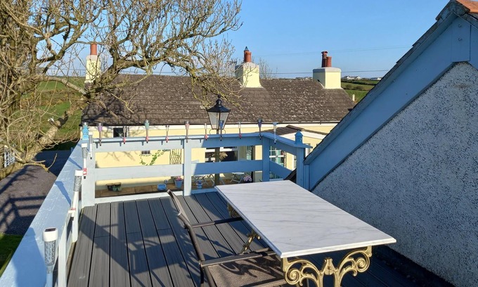 Caergeiliog Cottage | 3 Bed Cottage- Immense Gardens - 5 mins drive to Rhosneigr + its stunning beach