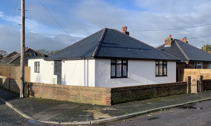 Littlehampton House | 3 bed detached bungalow with a large open plan kitchen living room