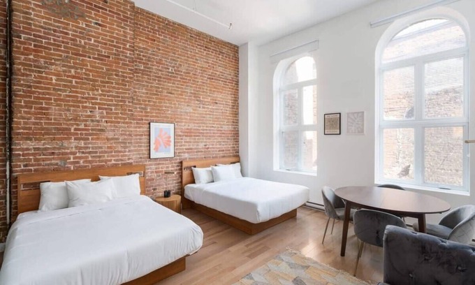 Old Montreal Apartment | 3-Bed Family Suite Su