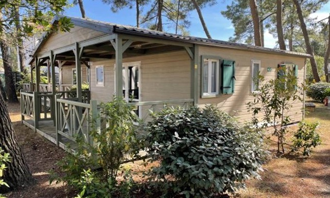 La Faute-sur-Mer Ski Chalet | 3 bedroom cottage for 6/8 people