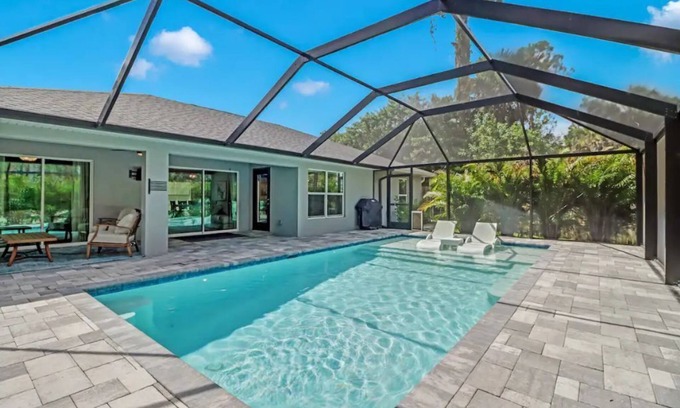 Rural Estates House | 3 bed home w/beautiful pool in tropical paradise