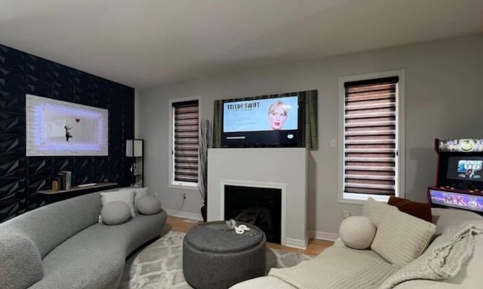 East Credit Apartment | 3 bed house with chefs kitchen