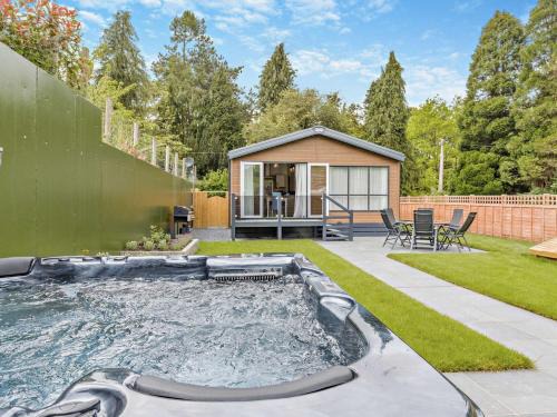 Pontesbury House | 3 Bed in Hope 94112