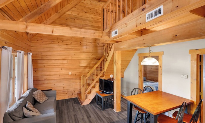 Jamestown Cabin | 3 Bed Log Cabin Located 0.5 miles from Safe Harbor Jamestown #302