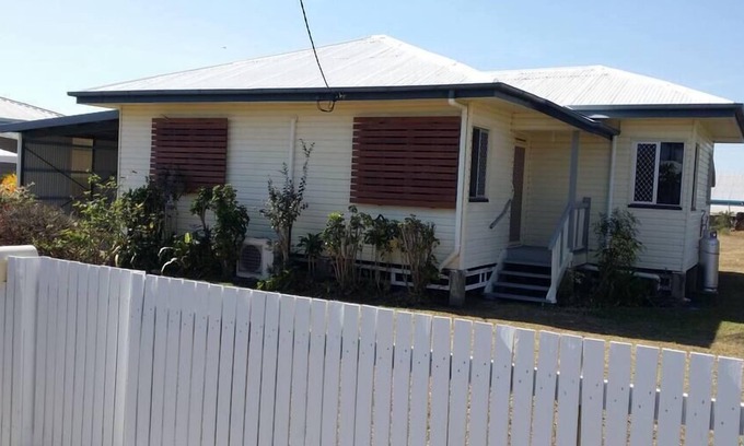 Garbutt House | 3 bed room house near airport