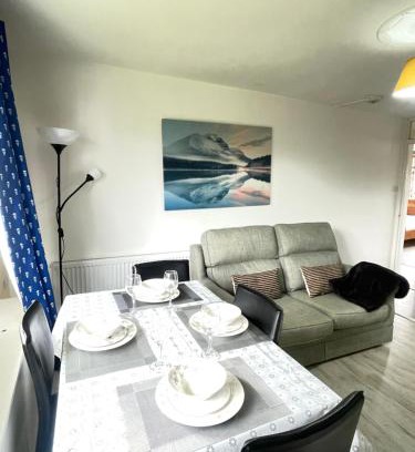 Ellemford Apartment | 3 Bed Serviced Accommodation with Free Parking & Tram Stop, 10 minutes from Airport and Center