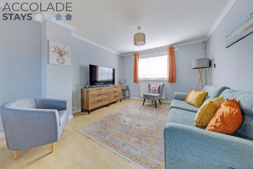 Basingstoke House | 3 Bed, sleeps 6, with parking and WiFi