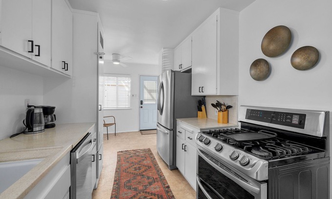 Hawthorne House | 3 Bedroom 1 Bath Mural Oasis in El Camino Village- Lawndale CA