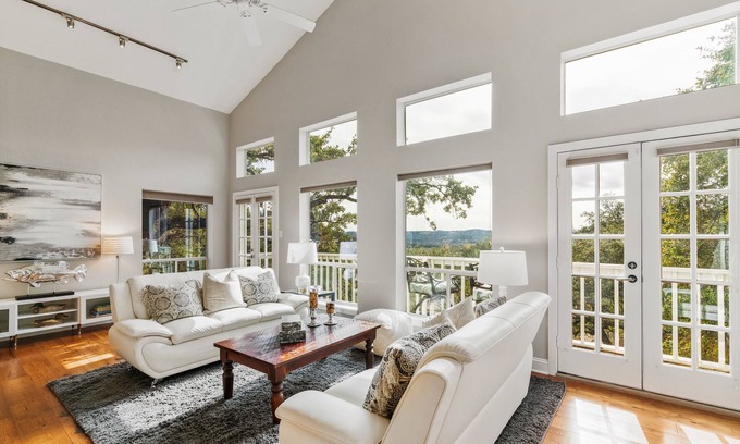 North Cat Mountain Condo | 3 Bedroom, 2 &1/2 Bath Condominium Executive lease-short and long-term options.