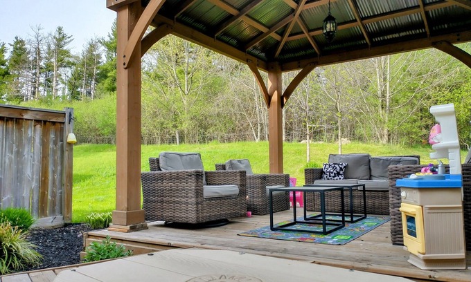 Doon South House | 3 Bedroom/2.5 Bath, Townhome in Doon Kitchener With Great Outdoors