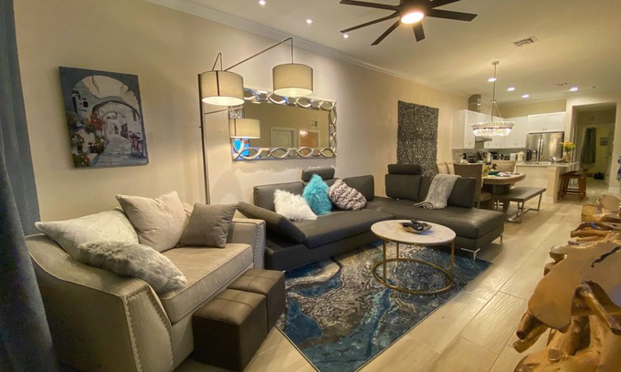 Cypress Lake Villa | 3 bedroom/2 bath home near Ft. Myers and Sanibel beaches.