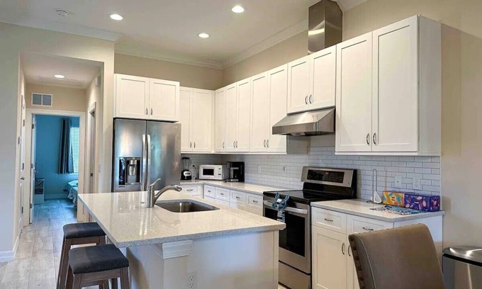 Cypress Lake Villa | 3 bedroom/2 bath home near Ft. Myers and Sanibel beaches.