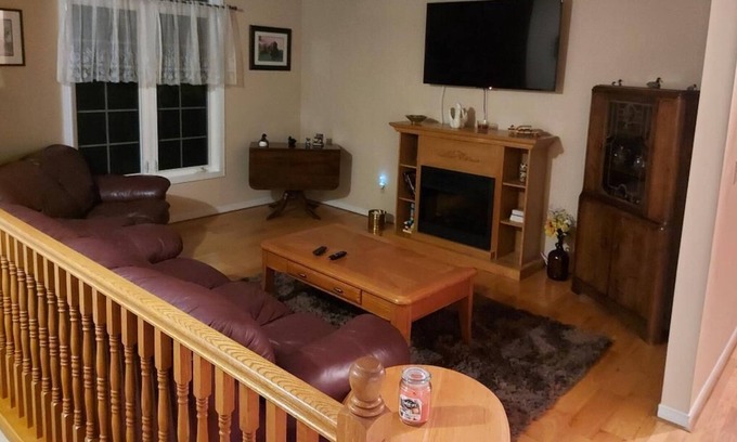 Leeds and the Thousand Islands House | 3 bedroom 2 bath house near ganaoque on the st lawrence river