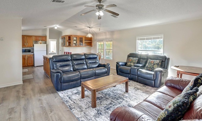 Rockport House | 3 bedroom, 2 bath hunting and fishing retreat in Holiday Beach!