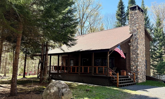 Old Forge House | 3 Bedroom, 2 Bath Secluded Old Forge Log Cabin