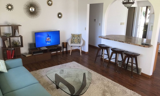 Billings House | 3 Bedroom 2 Bath W/2 car garage next to DanWalt Gardens