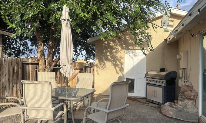 Vista Sandia House | 3-Bedroom, 2-Bathroom, Private Yard, Move-In Ready- WiFi, AC, Laundry, Parking
