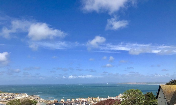St Ives Apartment | 3 Bedroom 2 Bathroom Apartment, Panoramic Views of St Ives, 2 parking spaces