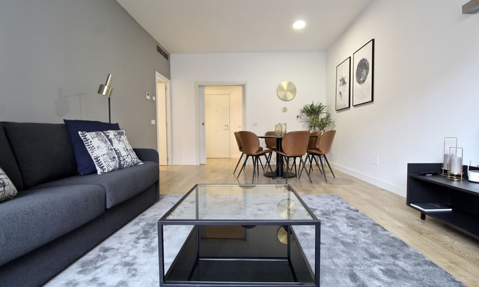 Adelfas Apartment | 3 bedroom 2 bathroom apartment wih pool in Atocha