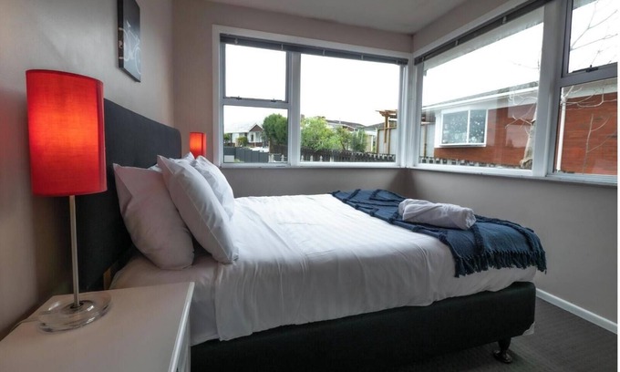 Pakuranga House | 3-bedroom, 2-bathroom Bright & Sunny Family home