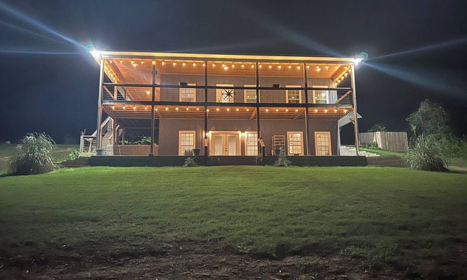 Crane Hill Cabin | 3-bedroom, 2-bathroom lake house on Lewis Smith Lake located in Crane Hill, AL