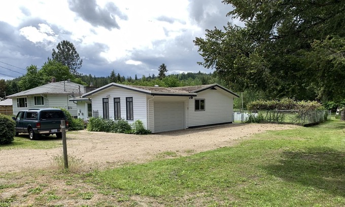 Canoe House | 3-bedroom 4 min drive to the beach and boat launch, Pets Welcome! Aug discounted