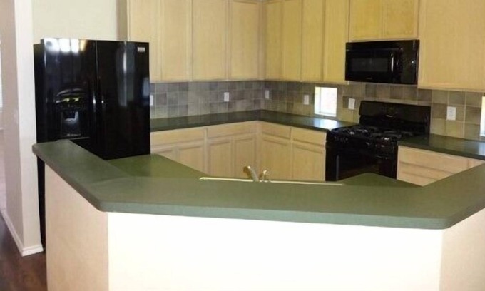 Delaware Apartment | 3 Bedroom 623233 by Houzlet