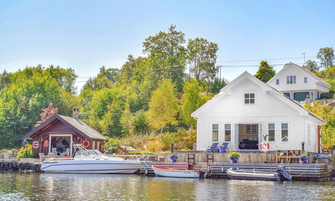 Skjoldastraumen House | 3 bedroom accommodation in Skjoldastraumen
