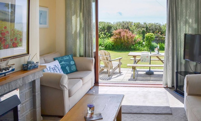 Cylch-Y-Garn Cottage | 3 bedroom accommodation in Church Bay, Anglesey