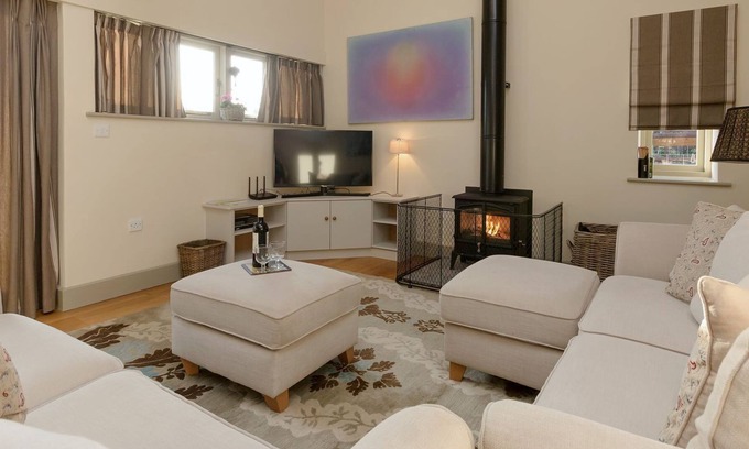 Gillingham Cottage | 3 bedroom accommodation in Langham, near Gillingham