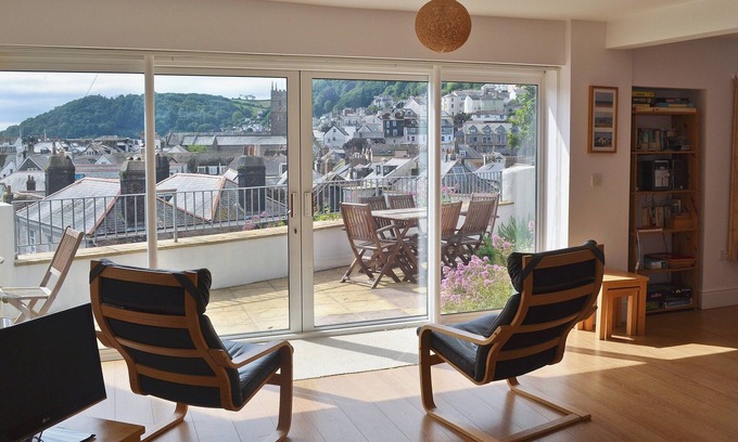 Dartmouth Cottage | 3 bedroom accommodation in Market, Clarence & Sandquay