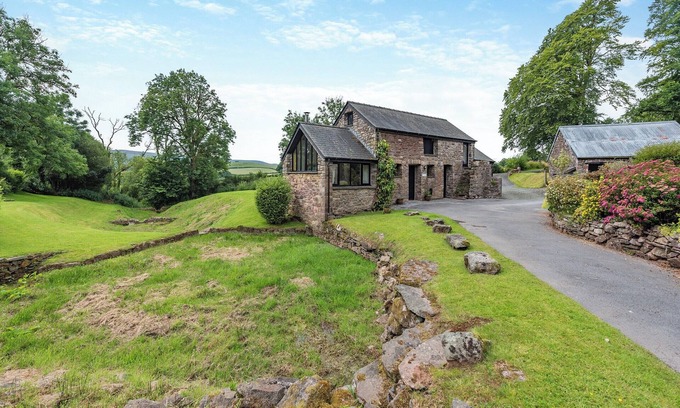 Llangadog Cottage | 3 bedroom accommodation in Gwynfe, Llangadog