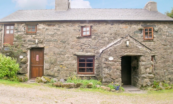 Holmrook Cottage | 3 bedroom accommodation in Birkerthwaite, Birkermoor