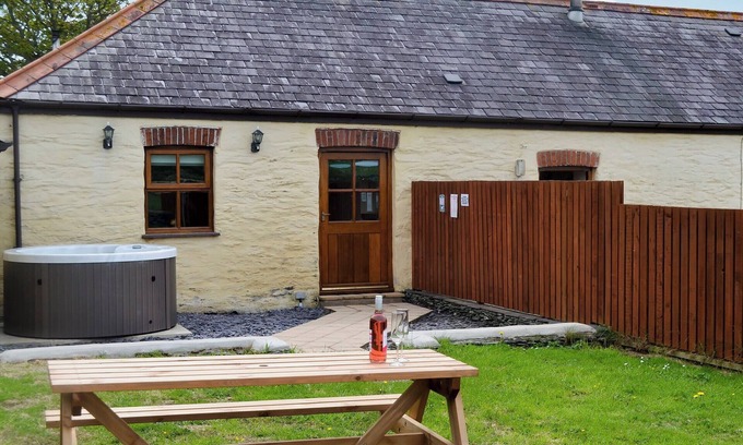Holyhead Cottage | 3 bedroom accommodation in Llanynghenedl, near Holyhead