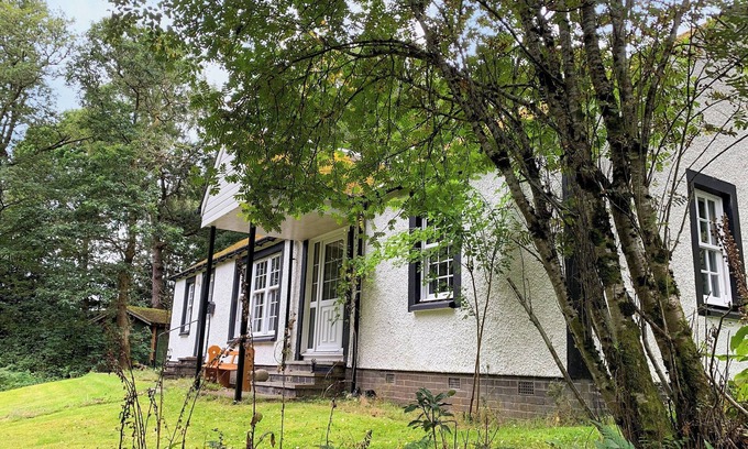 Comrie Cottage | 3 bedroom accommodation in Ross, near Crieff