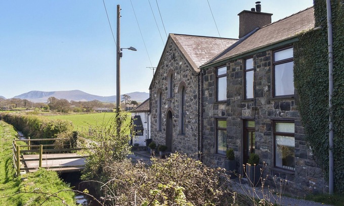 Dinas Cottage | 3 bedroom accommodation in Pontllyfni, near Caernarfon