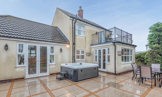 Huttoft Cottage | 3 bedroom accommodation in Mumby