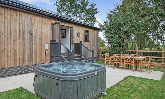 Skegness Ski Chalet | 3 bedroom accommodation in Orby