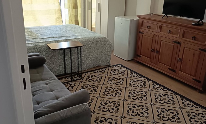 Pyramides Apartment | 3 Bedroom Apartment with Balcony, Parking and Wi-Fi - Courcouronnes
