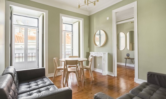 Misericordia Apartment | 3 Bedroom Apartment, Historical Center, Beautiful Tejo River View