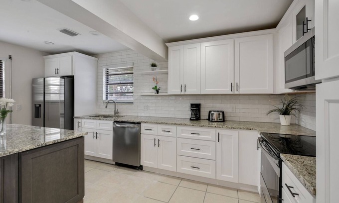 Cocoa Apartment | 3 bedroom Apartment Home Bungalow. Entire home in Cocoa, Florida