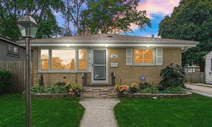 Bartlett Apartment | 3-bedroom apartment in awesome Bartlett with WiFi, AC