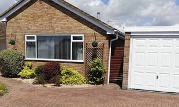 Mudeford House | 3 bedroom bungalow close to the sea