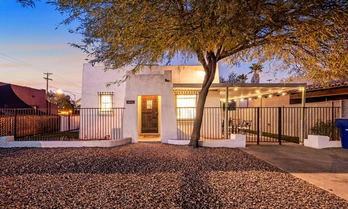 Sam Hughes House | 3-bedroom bungalow in superb Central Tucson location walking distance to U of A.