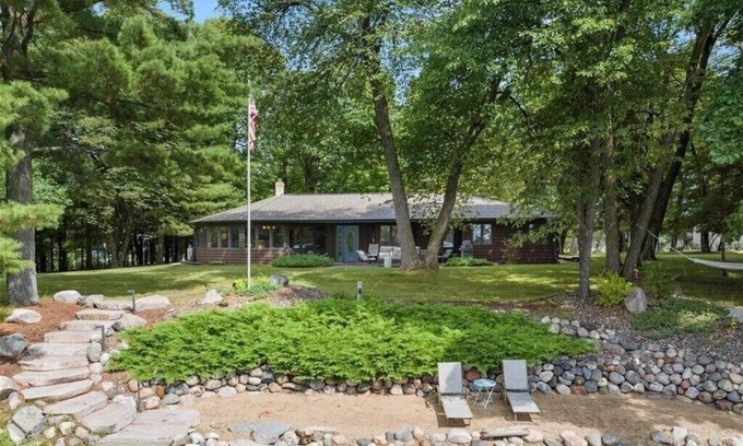 Crosslake Cabin | 3-bedroom cabin + adjacent 5-bedroom log cabin on Rush Lake.