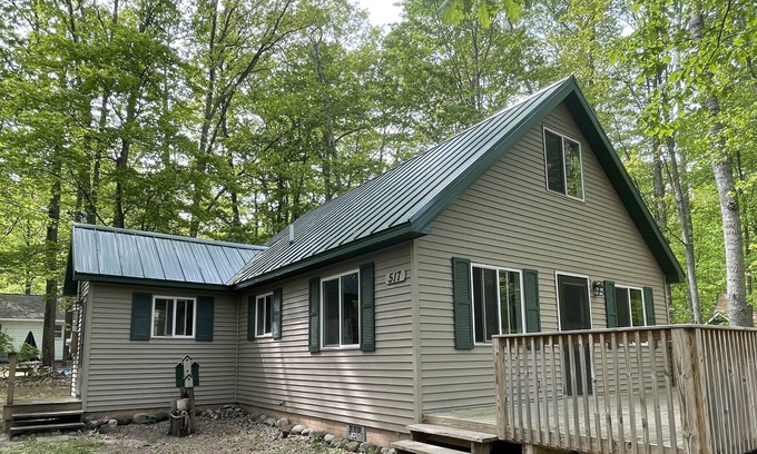 Higgins Lake Cottage | 3 Bedroom Cabin