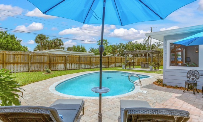 The Cloisters House | 3-Bedroom Coastal House Close to Beaches and Attractions. Experience Paradise!