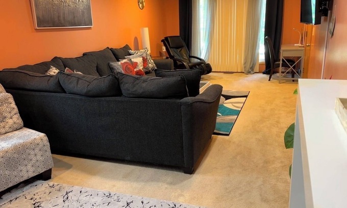 La Grange Apartment | 3 bedroom Condo on Lagrange