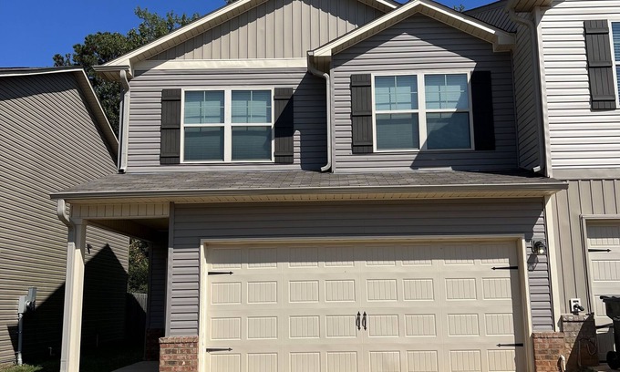 Calera House | 3-Bedroom End Unit Townhouse with 2-Car Garage in Calera